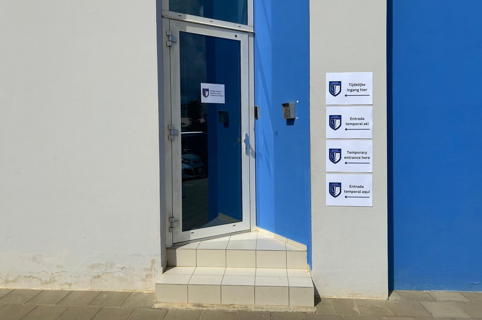 Entrada temporal nobo pa intakebalie di polis