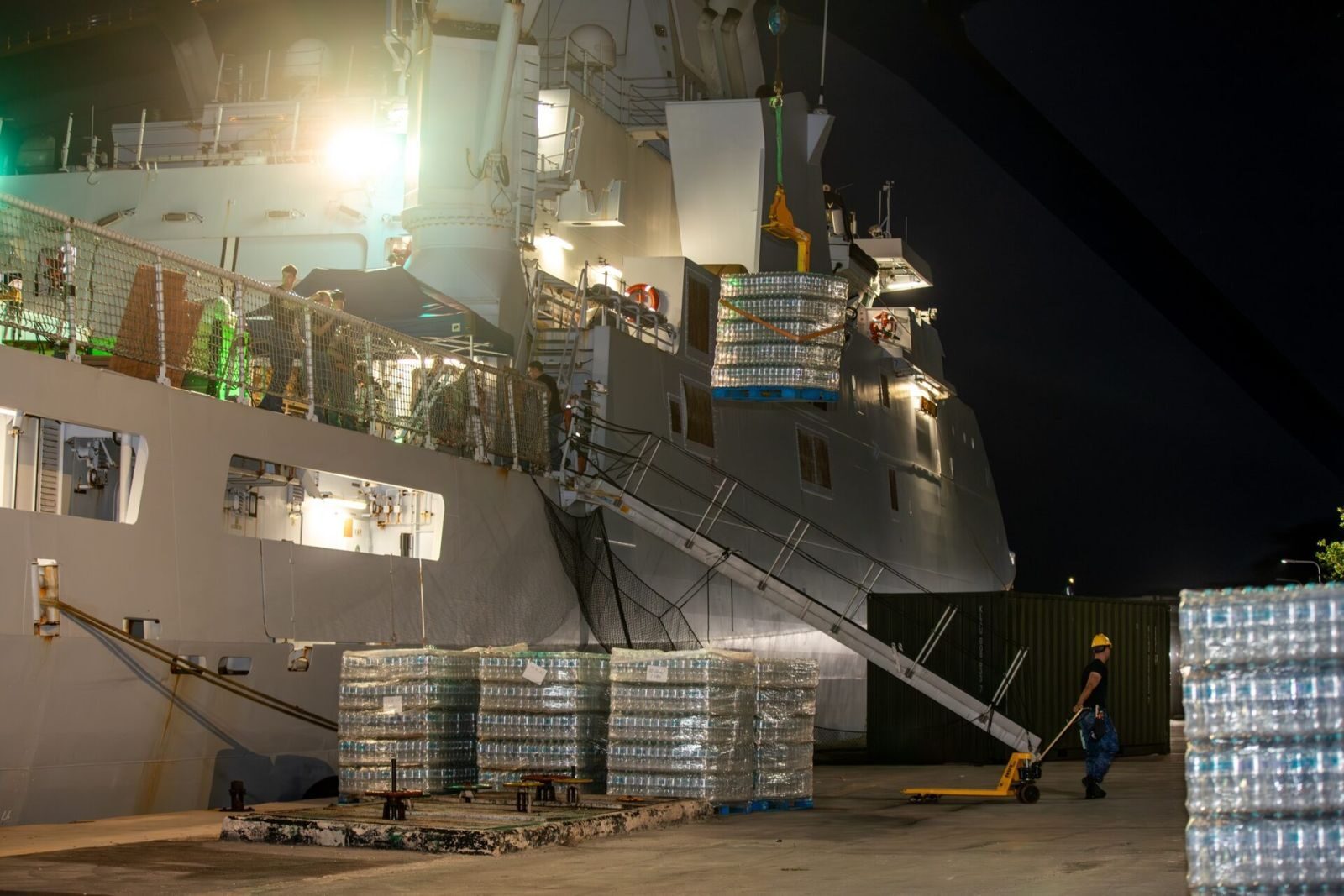 Zr. Ms. Groningen a sali for di Kòrsou pa bai Venezuela ku ayudo humanitario